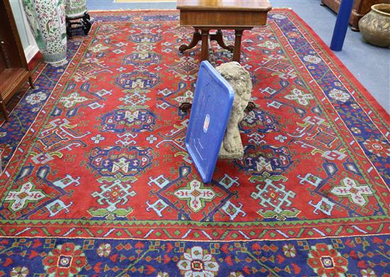 A large carpet, 430 x 305cm